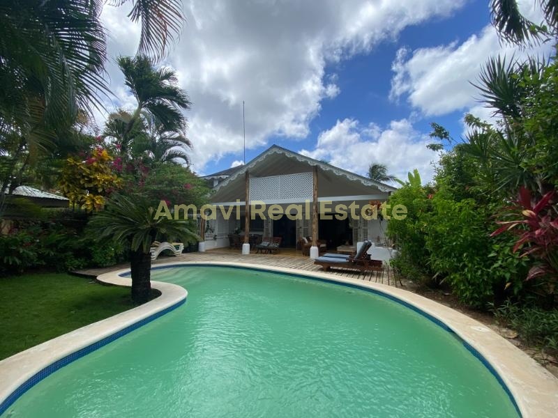 Playa Las Ballenas, 5 Bedrooms Bedrooms, ,4 BathroomsBathrooms,Villa,For Sale,1154