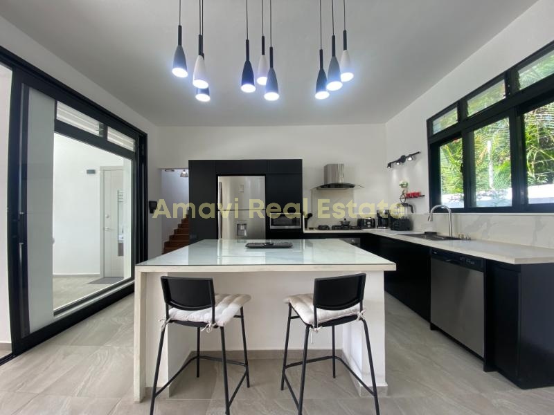 Playa Las Ballenas, 5 Bedrooms Bedrooms, 0 ,5 BathroomsBathrooms,Villa,For Sale,0,1320