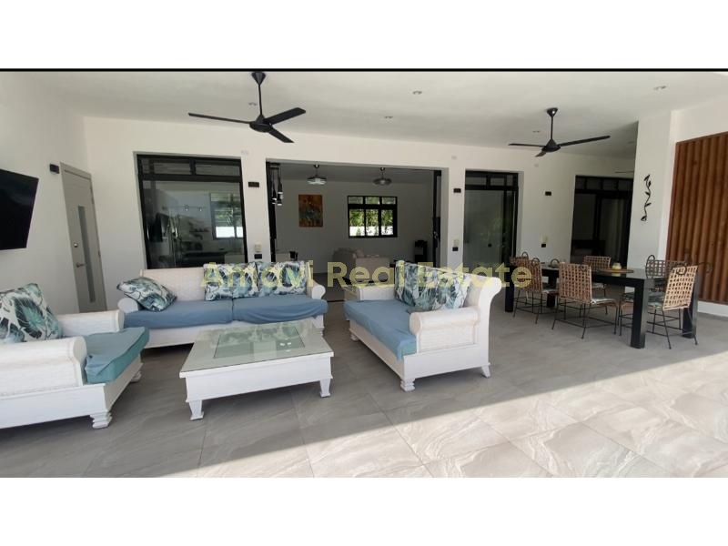 Playa Las Ballenas, 5 Bedrooms Bedrooms, 0 ,5 BathroomsBathrooms,Villa,For Sale,0,1320