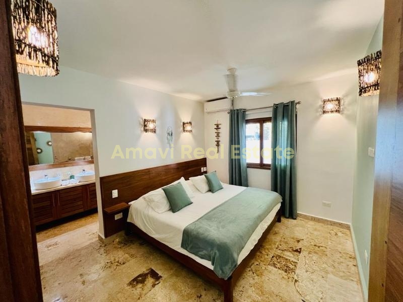 Playa Las Ballenas 32000, 4 Bedrooms Bedrooms, ,4 BathroomsBathrooms,Villa,For Sale,1050