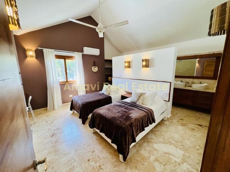 Playa Las Ballenas 32000, 4 Bedrooms Bedrooms, ,4 BathroomsBathrooms,Villa,For Sale,1050